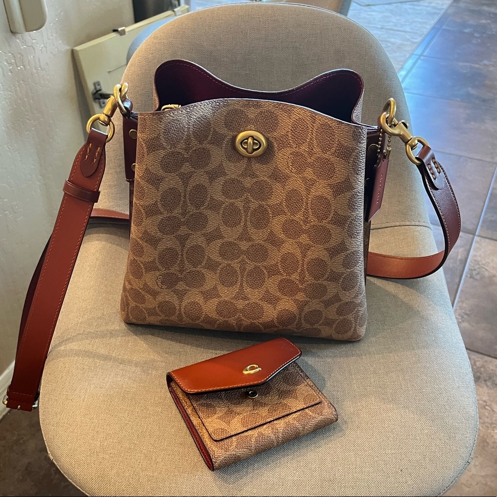 👜 Coach Willow Bucket Bag in Signature Canvas